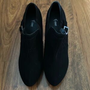 Black Fioni 10 W shoes worn a couple of times couple of scuffs